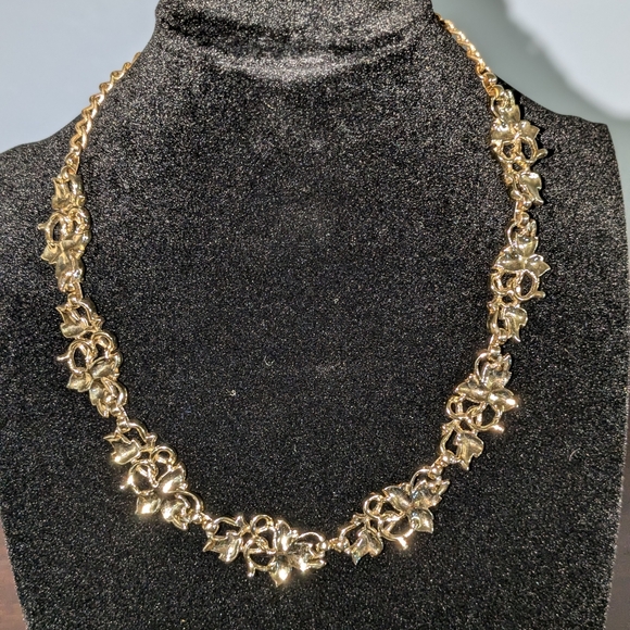 Sarah Coventry MCM neckless gold tone -18 inches. 'Plain and Fancy' - Picture 4 of 6